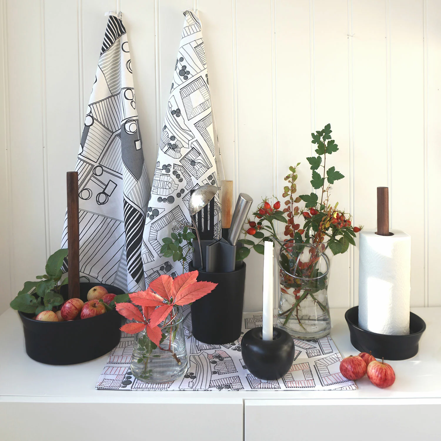 Born In Sweden Angle Utensil Holder, Black/Wallnut 4 Born In Sweden Angle Utensil Holder, Black/Wallnut - Afbeelding 2