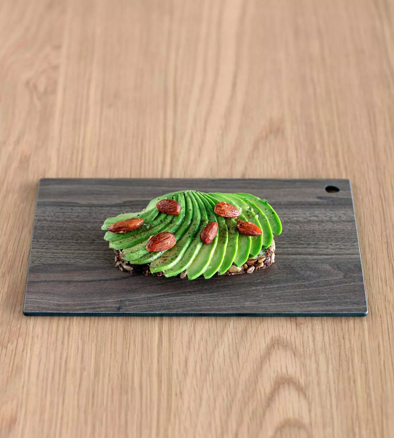 LIND DNA Cut&Serve Square Cutting Board S, Wallnut 6 LIND DNA Cut&Serve Square Cutting Board S, Wallnut - Afbeelding 4