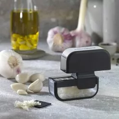 Microplane Grater Garlic, Black 7 Microplane Grater Garlic, Black -Potten & pannen Winkel microplane grater garlic black 4