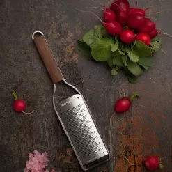 Microplane Master Grater, Medium -Potten & pannen Winkel microplane master grater medium 6 scaled