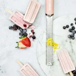 Microplane Premium Classic Zesteur, Roze 9 Microplane Premium Classic Zesteur, Roze -Potten & pannen Winkel microplane premium classic series zesteur 1