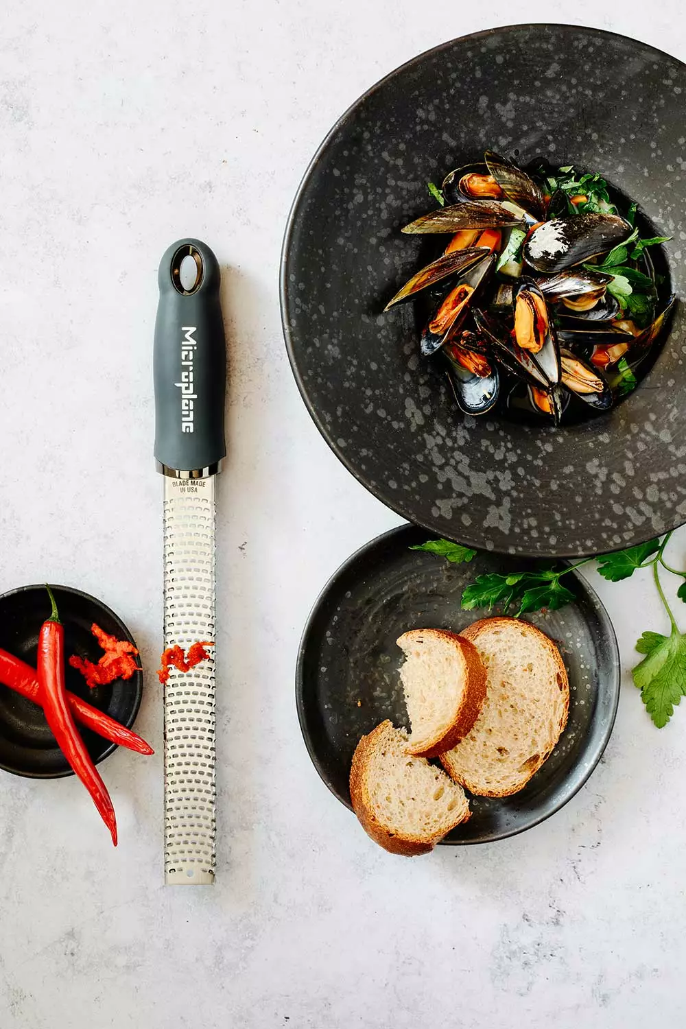 Microplane Premium Classic Zester Anthracite Gray 4 Microplane Premium Classic Zester Anthracite Gray - Afbeelding 2