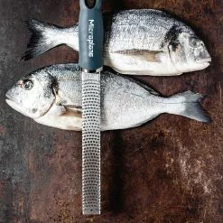 Microplane Premium Classic Zester Anthracite Gray 8 Microplane Premium Classic Zester Anthracite Gray -Potten & pannen Winkel microplane premium classic series zesteur 14