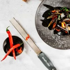 Microplane Premium Classic Zester Anthracite Gray 9 Microplane Premium Classic Zester Anthracite Gray -Potten & pannen Winkel microplane premium classic series zesteur 15