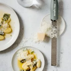 Microplane Premium Classic Zesteur, Blauw Groen -Potten & pannen Winkel microplane premium classic series zesteur 16