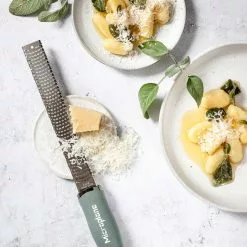 Microplane Premium Classic Zesteur, Blauw Groen -Potten & pannen Winkel microplane premium classic series zesteur 17