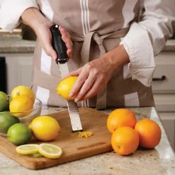 Microplane Premium Classic Zesteur, Camouflagegroen 11 Microplane Premium Classic Zesteur, Camouflagegroen -Potten & pannen Winkel microplane premium classic zesteur 32 scaled