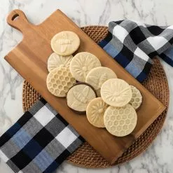 Nordic Ware Honey Bees Cake Stamp -Potten & pannen Winkel nordic ware nordic ware honey bees cake stamp 4