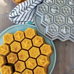 Nordic Ware Honeycomb Pull-Apart Bundt Pan 7 Nordic Ware Honeycomb Pull-Apart Bundt Pan -Potten & pannen Winkel nordic ware nordic ware honeycomb pull apart bundt pan 4