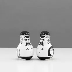 Normann Copenhagen Friends Salt & Pepper Caster 9 Normann Copenhagen Friends Salt & Pepper Caster -Potten & pannen Winkel normann copenhagen friends salt pepper caster 4