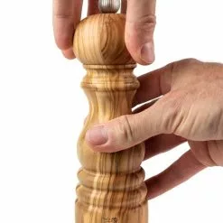 Peugeot Paris Zoutmolen Olive Wood, 18 Cm 11 Peugeot Paris Zoutmolen Olive Wood, 18 Cm -Potten & pannen Winkel peugeot paris zoutmolen olive wood 18