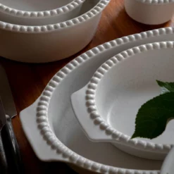 PotteryJo DARIA Ovenschaal 26 Cm, Cotton White 13 PotteryJo DARIA Ovenschaal 26 Cm, Cotton White -Potten & pannen Winkel potteryjo daria ovenschaal 26 cm 15