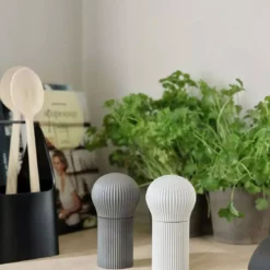 RIG TIG Cheffy Zoutmolen / Pepermolen 12,5 Cm, Grijs -Potten & pannen Winkel rig tig cheffy zoutmolen pepermolen 125 cm 0 1