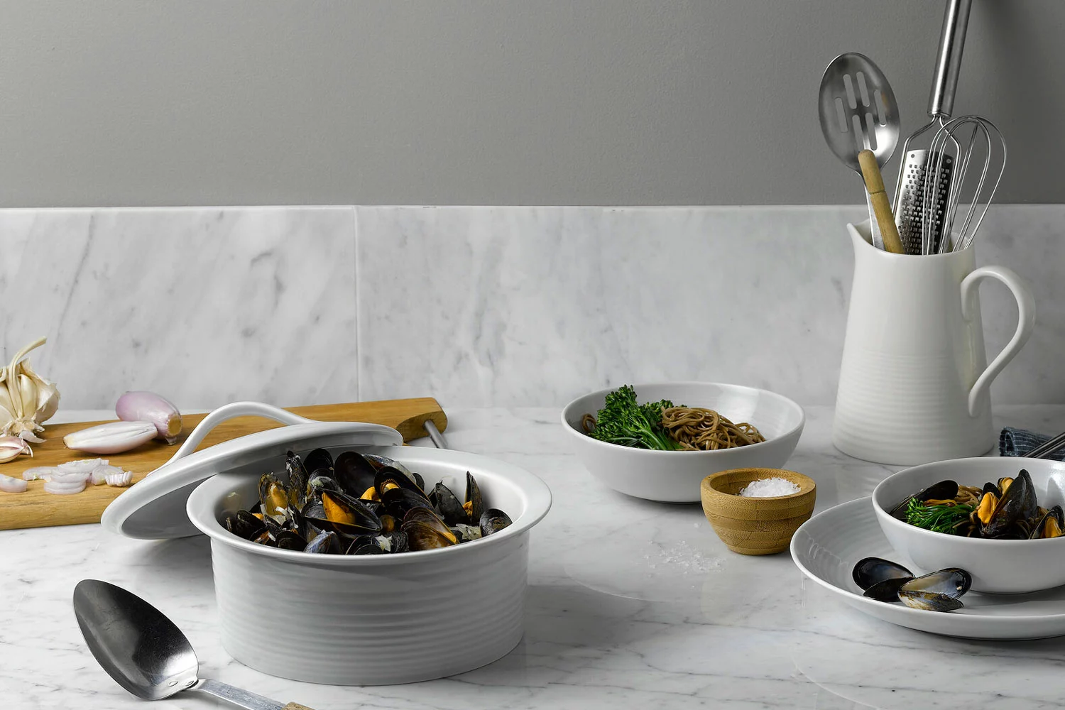 Royal Doulton Maze Braadpan Rond, Lichtgrijs 4 Royal Doulton Maze Braadpan Rond, Lichtgrijs - Afbeelding 2