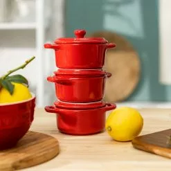 Staub Pottenset Mini Ø10 Pak Van 4, Cherry Red 5 Staub Pottenset Mini Ø10 Pak Van 4, Cherry Red -Potten & pannen Winkel staub pottenset mini 10 pak van 4 6