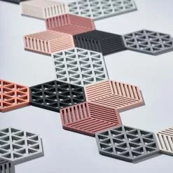 Zone Denmark Triangle Trivet Small, Cool Grey 7 Zone Denmark Triangle Trivet Small, Cool Grey -Potten & pannen Winkel zone denmark triangles trivet nordic sky 8